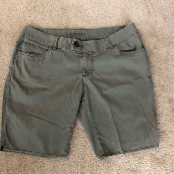 💚Arizona Bermuda Shorts - Picture 2 of 5